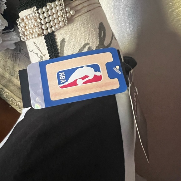 🖤 NWT ADIDAS NEW ORLEANS PELICANS NBA BASKETBALL WOMENS GOLD  SHIRT WHITE L - Picture 7 of 7